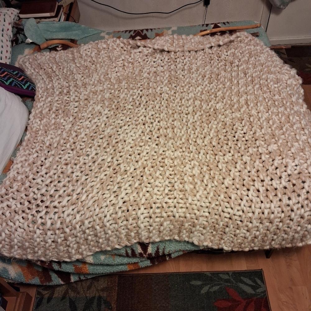 ✨ Pottery Barn Colossal Chunky Hand-Knit Throw ✨